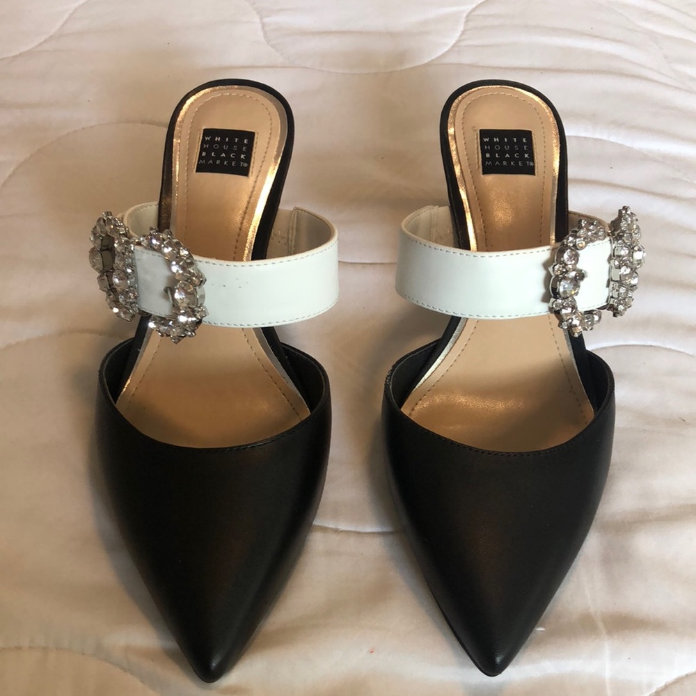 White House Black Market Black/White kitten heel - 7/12